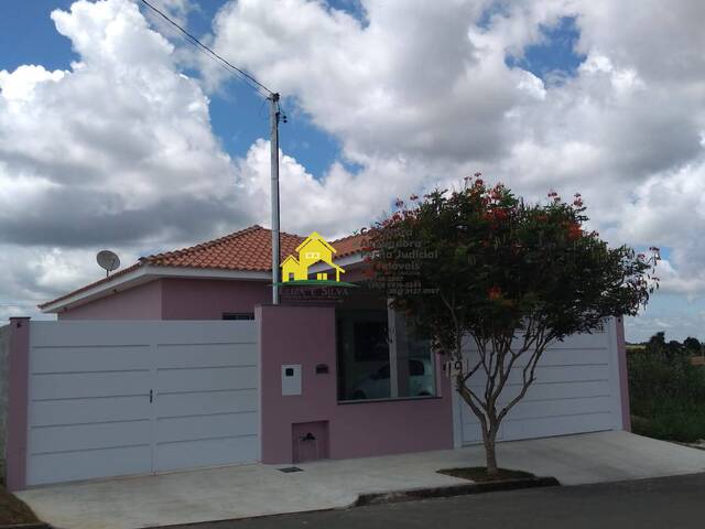 #814 - Casa para Venda em Nova Resende - MG